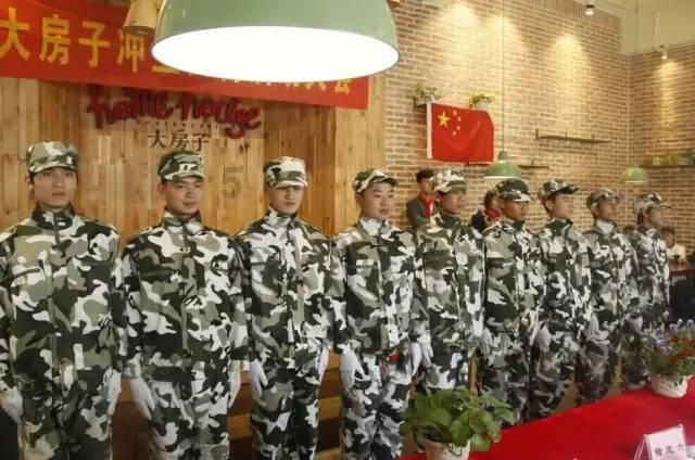 上级选调何其宗，领导不想放，副军长支招：装病住院