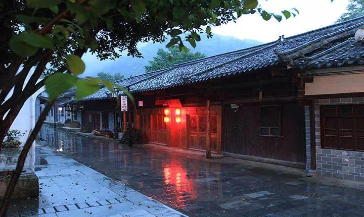 将《最后的晚餐》放大30倍，其中一个人的动作，揭开这幅画的秘密